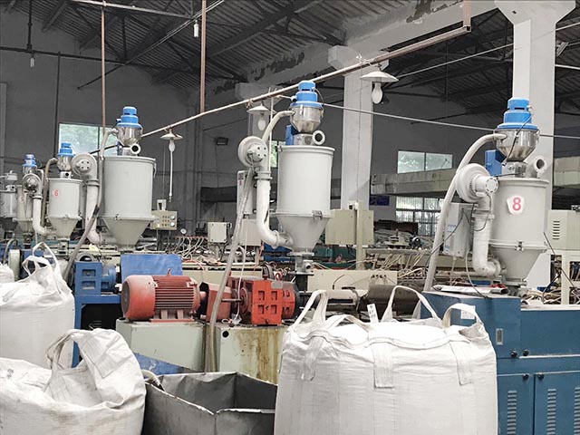 江蘇邦航高分子材料有限公司是生產(chǎn)清糞帶，發(fā)泡板材的專業(yè)公司.擁有發(fā)泡板材以及清糞帶成一條龍生產(chǎn)線.銷售清糞帶熱線:(0)13222869888